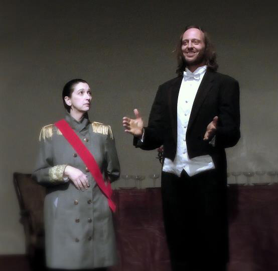 Matthew Acuff as Dr. Falke in Die Fledermaus